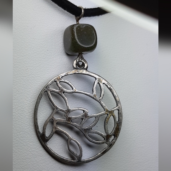 Dark Green Agate and Leaf Charm Necklace - Picture 1 of 4